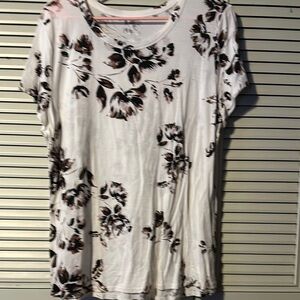 Maurices White and Black Floral Short Sleeve Tee